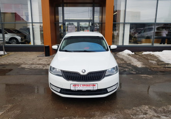 Подержанный автомобиль Skoda Rapid Liftback 2017 года (2 фото)