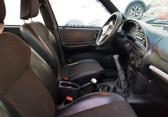 Подержанный автомобиль Chevrolet Niva 2015 года (9 фото)