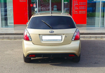 Подержанный автомобиль Kia Rio Hatchback 2011 года (6 фото)