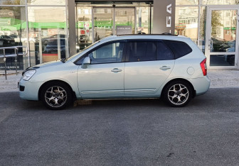 Подержанный автомобиль Kia Carens 2007 года (8 фото)