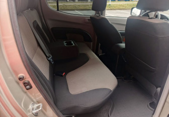 Подержанный автомобиль Mitsubishi L200 2011 года (16 фото)