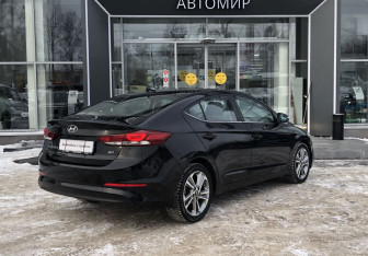 Подержанный автомобиль Hyundai Elantra Sedan 2017 года (5 фото)