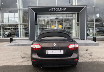 Подержанный автомобиль Renault Fluence 2012 года (6 фото)