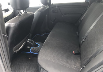 Подержанный автомобиль Renault Logan Sedan 2011 года (11 фото)