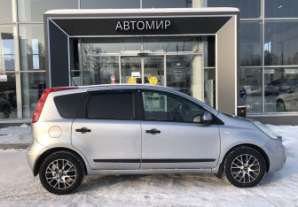 Подержанный автомобиль Nissan Note 2008 года (4 фото)