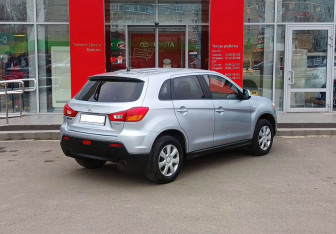 Подержанный автомобиль Mitsubishi ASX 2012 года (5 фото)