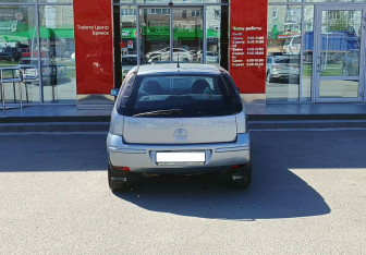 Подержанный автомобиль Opel Corsa 2005 года (6 фото)