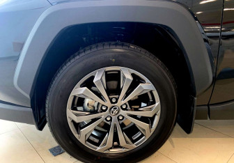 Новый Toyota RAV4 2025 (11 фото)