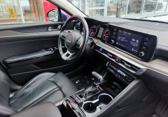Подержанный автомобиль Kia K5 2022 года (14 фото)