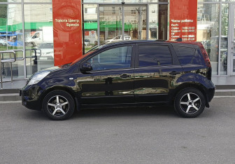 Подержанный автомобиль Nissan Note 2013 года (8 фото)