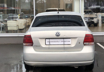 Подержанный автомобиль Volkswagen Polo Sedan 2011 года (6 фото)