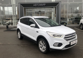 Подержанный автомобиль Ford Kuga 2017 года (3 фото)