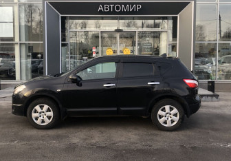 Подержанный автомобиль Nissan Qashqai 2013 года (8 фото)