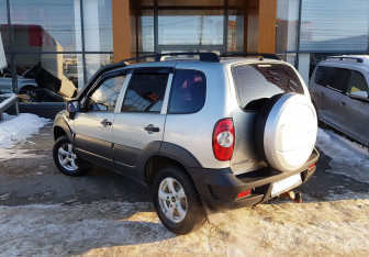 Подержанный автомобиль Chevrolet Niva 2014 года (7 фото)