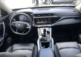 Подержанный автомобиль Geely Atlas Pro 2023 года (10 фото)