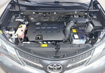 Подержанный автомобиль Toyota RAV4 2013 года (11 фото)