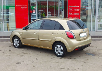 Подержанный автомобиль Kia Rio Hatchback 2011 года (7 фото)