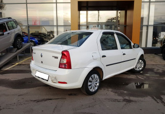 Подержанный автомобиль Renault Logan Sedan 2011 года (5 фото)