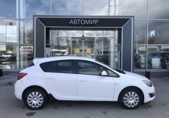 Подержанный автомобиль Opel Astra Hatchback 2013 года (4 фото)