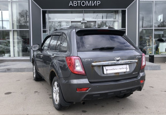 Подержанный автомобиль Lifan X60 2015 года (7 фото)