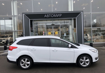Подержанный автомобиль Ford Focus Wagon 2017 года (8 фото)