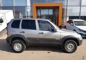 Подержанный автомобиль Chevrolet Niva 2015 года (4 фото)