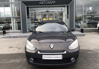 Подержанный автомобиль Renault Fluence 2012 года (2 фото)