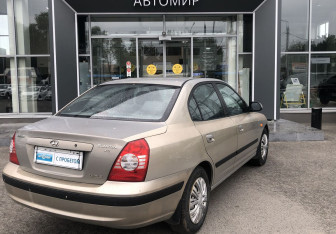 Подержанный автомобиль Hyundai Elantra Sedan 2008 года (5 фото)