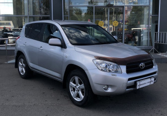Подержанный автомобиль Toyota RAV4 2008 года (3 фото)
