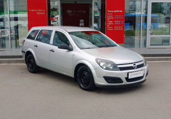 Подержанный автомобиль Opel Astra Wagon 2004 года (3 фото)