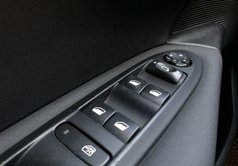 Подержанный автомобиль Citroen C4 Hatchback 2012 года (13 фото)