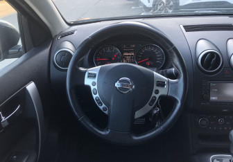 Подержанный автомобиль Nissan Qashqai 2011 года (12 фото)