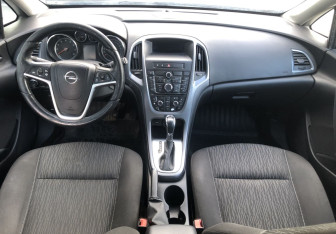 Подержанный автомобиль Opel Astra Hatchback 2013 года (10 фото)