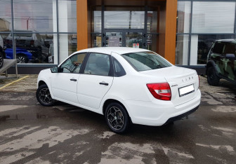 Подержанный автомобиль LADA (ВАЗ) Granta Sedan 2021 года (7 фото)