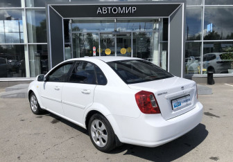 Подержанный автомобиль Daewoo Gentra Sedan 2013 года (7 фото)