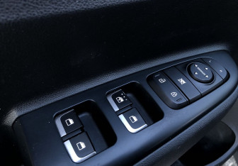 Подержанный автомобиль Kia Rio Hatchback 2021 года (13 фото)