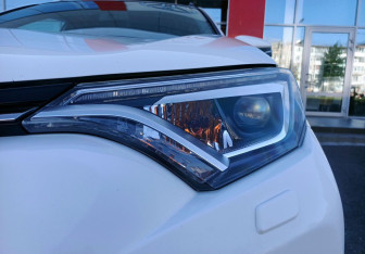 Подержанный автомобиль Toyota RAV4 2018 года (9 фото)