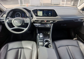 Подержанный автомобиль Hyundai Sonata 2020 года (15 фото)