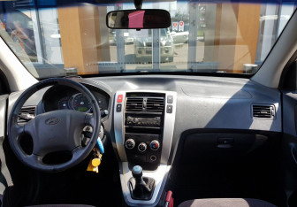 Подержанный автомобиль Hyundai Tucson 2007 года (11 фото)
