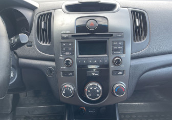 Подержанный автомобиль Kia Cerato Sedan 2011 года (14 фото)