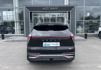 Подержанный автомобиль Geely Atlas 2024 года (6 фото)