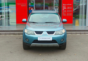 Подержанный автомобиль Mitsubishi Outlander 2008 года (2 фото)