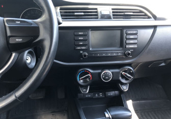 Подержанный автомобиль Kia Rio Hatchback 2020 года (14 фото)