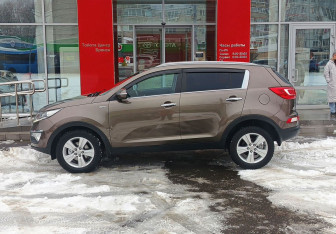 Подержанный автомобиль Kia Sportage 2011 года (8 фото)