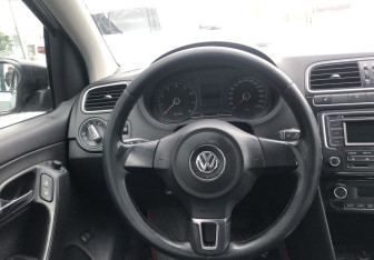 Подержанный автомобиль Volkswagen Polo Sedan 2014 года (12 фото)