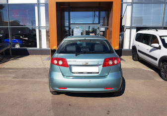 Подержанный автомобиль Chevrolet Lacetti Hatchback 2004 года (6 фото)