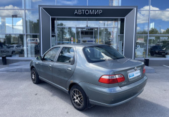 Подержанный автомобиль Fiat Albea 2011 года (7 фото)
