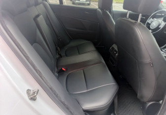 Подержанный автомобиль Jaguar XE 2016 года (15 фото)