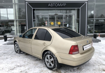 Подержанный автомобиль Volkswagen Bora Sedan 2002 года (7 фото)