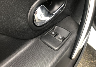 Подержанный автомобиль Renault Logan Sedan 2015 года (13 фото)